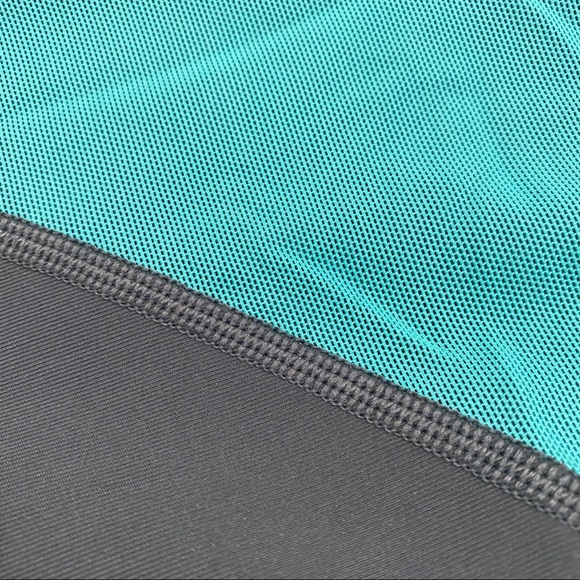 Lululemon mix and mesh crop leggings EUC - Picture 4 of 5